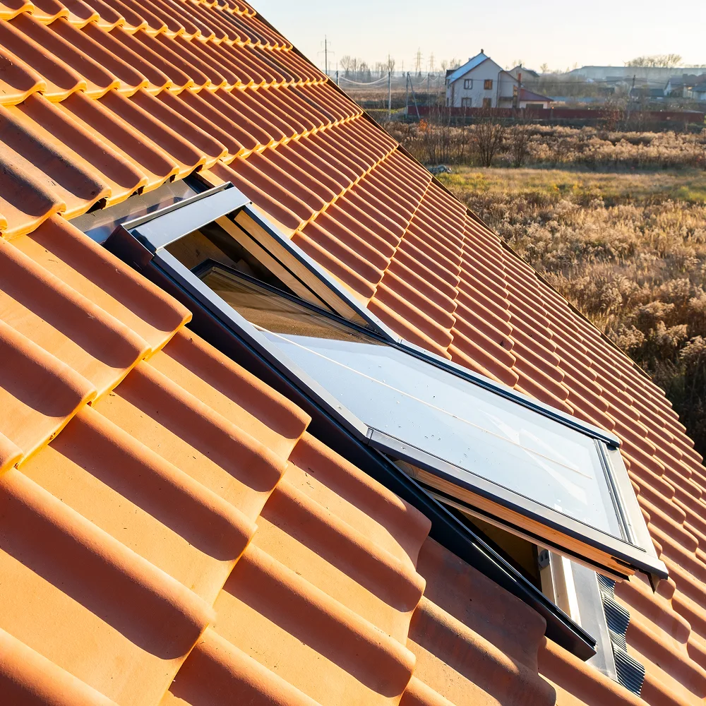 Motorisation et domotique pour fenêtre de toit : le guide à Uzos